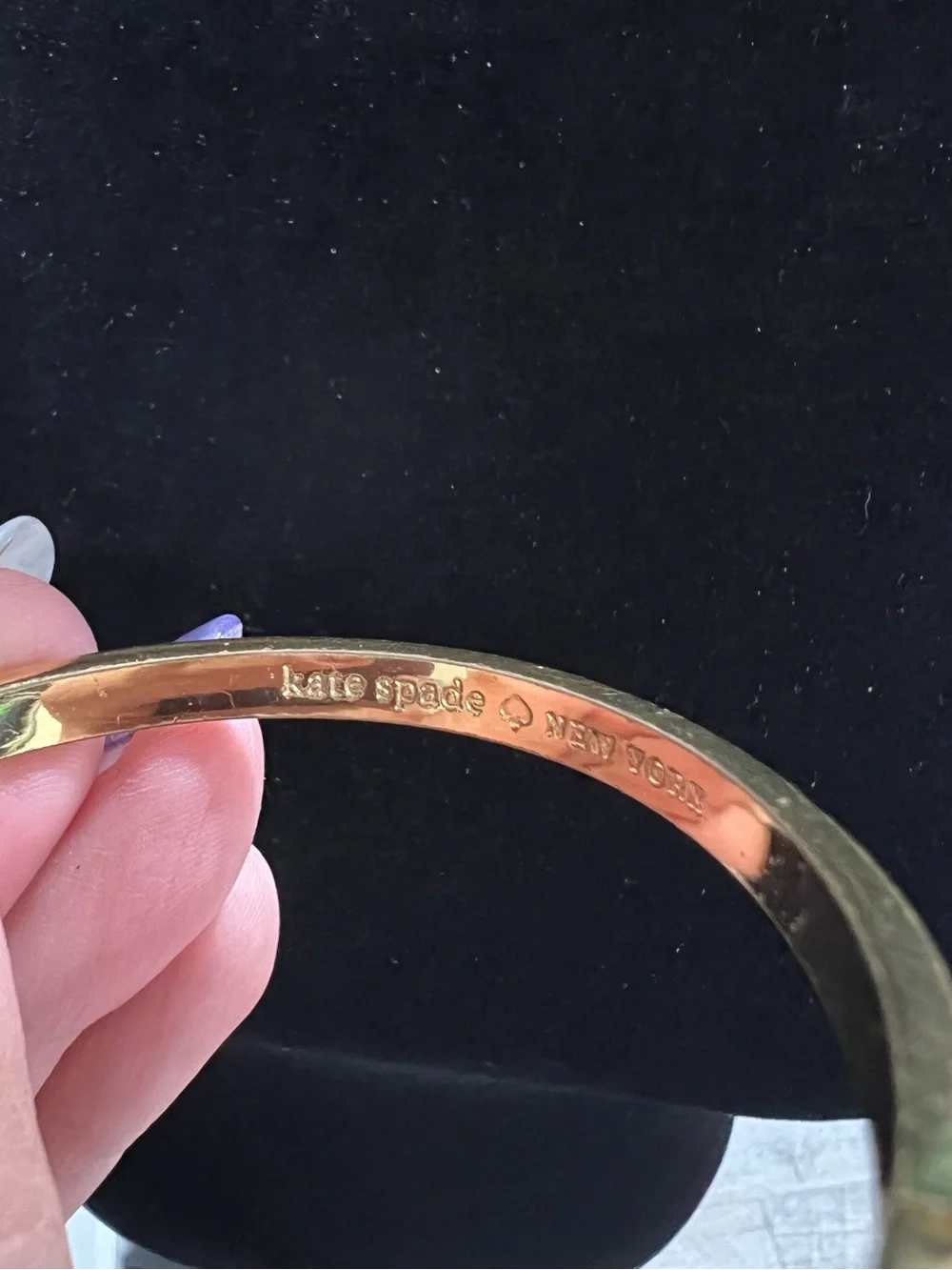 Kate Spade Gold Tone Spade Hinged Bracelet Designer Stackable Jewelry - Picture 3 of 4